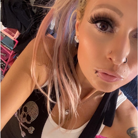 Meet your Posher - Picture 2 of 7